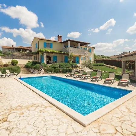 펜션 Mediterrane Steinvilla Mit Beheiztem Privatpool, Aromatischen Mittelmeerpflanzen