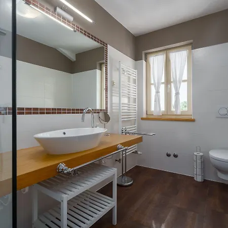 펜션 Mediterrane Steinvilla Mit Beheiztem Privatpool, Aromatischen Mittelmeerpflanzen Rakovci