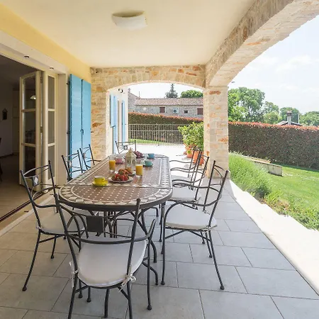 펜션 Mediterrane Steinvilla Mit Beheiztem Privatpool, Aromatischen Mittelmeerpflanzen *